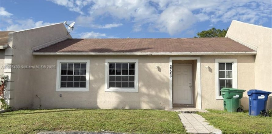 House in Miami Gardens, Florida 3 bedrooms, 92.81 sq.m. № 1955963