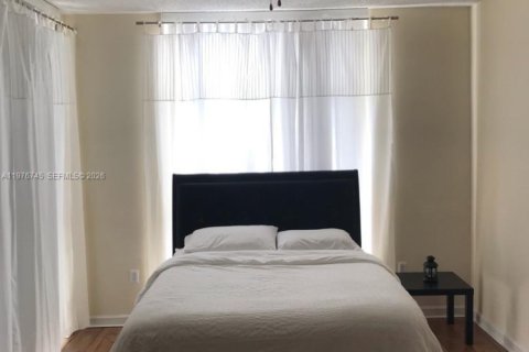 Condo in Doral, Florida, 2 bedrooms  № 2041502 - photo 5