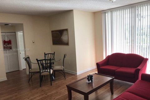 Condo in Doral, Florida, 2 bedrooms  № 2041502 - photo 1