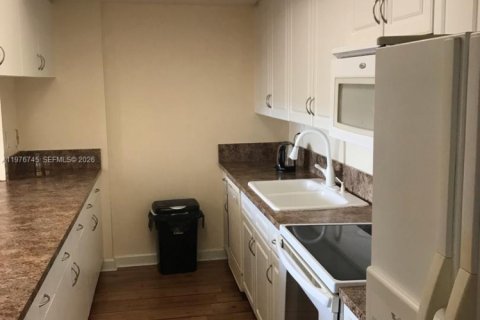 Condo in Doral, Florida, 2 bedrooms  № 2041502 - photo 2