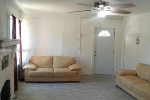 Купить виллу или дом в Сент-Луси, Флорида 3 спальни, 124.58м2, № 2008600 - фото 3