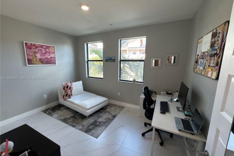 Снять в аренду квартиру в Дорал, Флорида 3 спальни, 114.83м2, № 2007553 - фото 3