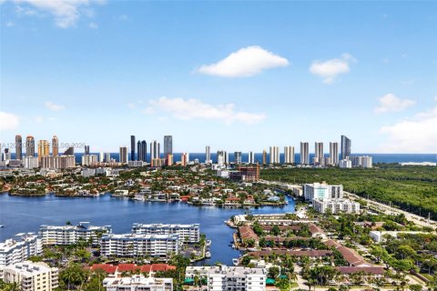 Copropriété à vendre à North Miami Beach, Floride: 2 chambres, 104.33 m2 № 2382952 - photo 11