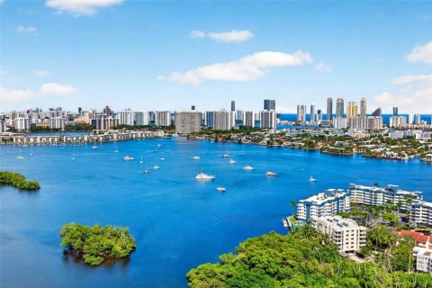 Copropriété à vendre à North Miami Beach, Floride: 2 chambres, 104.33 m2 № 2382952 - photo 30