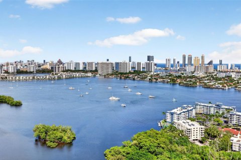 Copropriété à vendre à North Miami Beach, Floride: 2 chambres, 104.33 m2 № 2382952 - photo 17