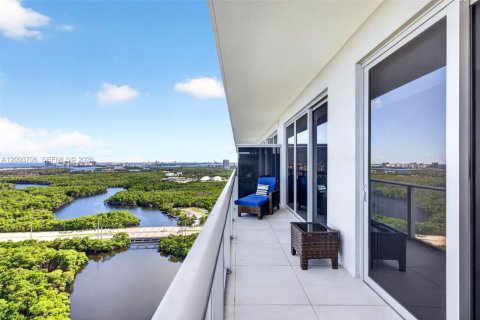Copropriété à vendre à North Miami Beach, Floride: 2 chambres, 104.33 m2 № 2382952 - photo 16