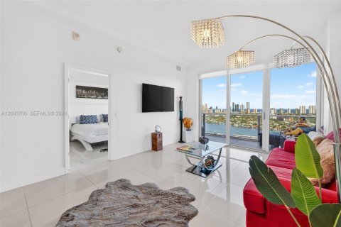 Copropriété à vendre à North Miami Beach, Floride: 2 chambres, 104.33 m2 № 2382952 - photo 3