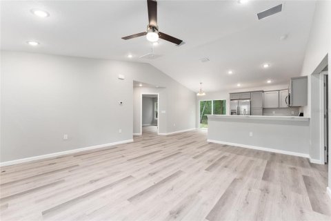 House in Belleview, Florida 3 bedrooms, 125.6 sq.m. № 2166070 - photo 6