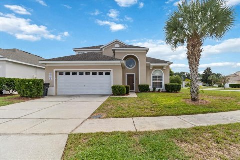 House in Kissimmee, Florida 6 bedrooms, 226.12 sq.m. № 2313251 - photo 2