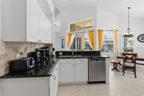 House in Kissimmee, Florida 6 bedrooms, 226.12 sq.m. № 2313251 - photo 10