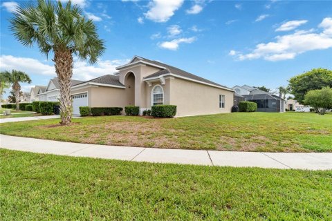 House in Kissimmee, Florida 6 bedrooms, 226.12 sq.m. № 2313251 - photo 3