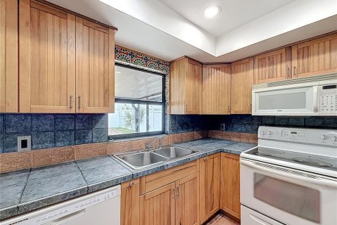 House in Winter Park, Florida 3 bedrooms, 126.9 sq.m. № 2150917 - photo 21