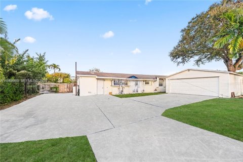 Casa en venta en Miami, Florida, 4 dormitorios, 168.06 m2 № 2053216 - foto 22