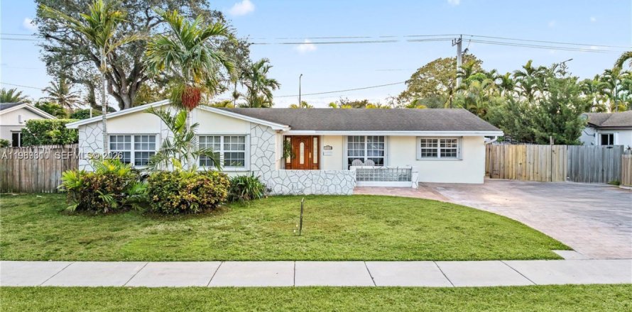 Casa en Miami, Florida 4 dormitorios, 168.06 m2 № 2053216