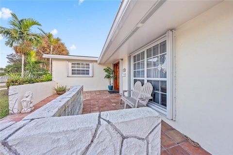 Casa en venta en Miami, Florida, 4 dormitorios, 168.06 m2 № 2053216 - foto 8