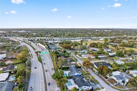 Casa en venta en Miami, Florida, 4 dormitorios, 168.06 m2 № 2053216 - foto 27