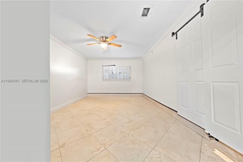 Casa en venta en Miami, Florida, 4 dormitorios, 168.06 m2 № 2053216 - foto 14