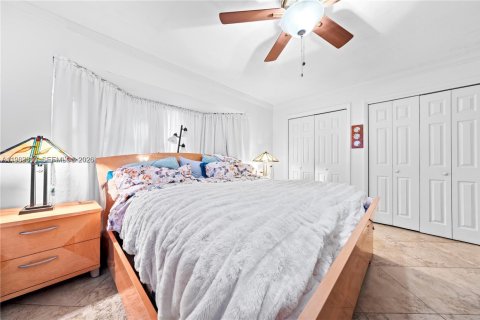 Casa en venta en Miami, Florida, 4 dormitorios, 168.06 m2 № 2053216 - foto 15