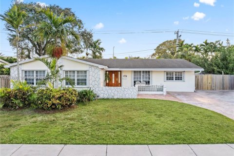 Casa en venta en Miami, Florida, 4 dormitorios, 168.06 m2 № 2053216 - foto 3