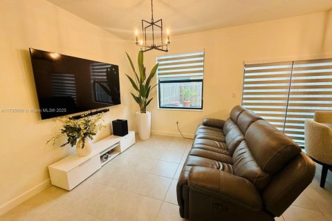 Townhouse in Homestead, Florida 3 bedrooms, 129.41 sq.m. № 1674875 - photo 8