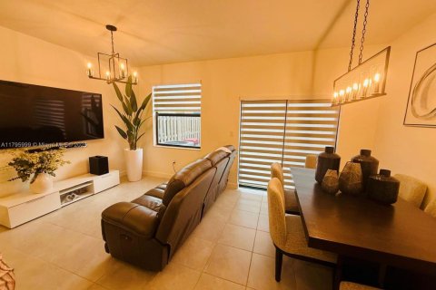 Townhouse in Homestead, Florida 3 bedrooms, 129.41 sq.m. № 1674875 - photo 12