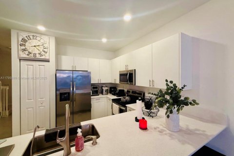 Townhouse in Homestead, Florida 3 bedrooms, 129.41 sq.m. № 1674875 - photo 6