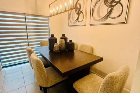 Townhouse in Homestead, Florida 3 bedrooms, 129.41 sq.m. № 1674875 - photo 10