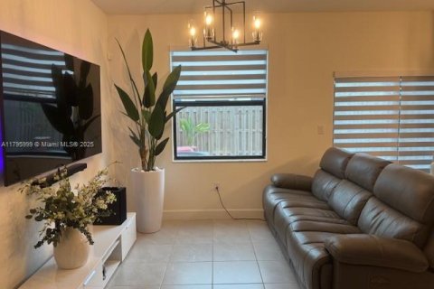 Townhouse in Homestead, Florida 3 bedrooms, 129.41 sq.m. № 1674875 - photo 9