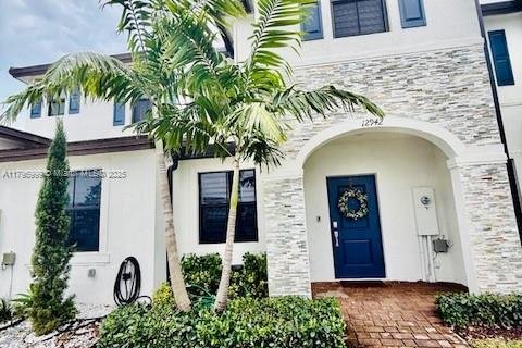 Townhouse in Homestead, Florida 3 bedrooms, 129.41 sq.m. № 1674875 - photo 2