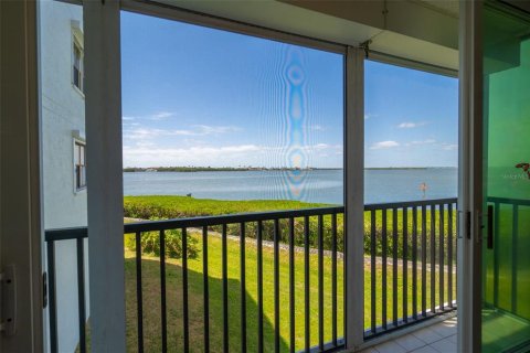Condominio en venta en Cocoa Beach, Florida, 2 dormitorios, 136.19 m2 № 1681880 - foto 2