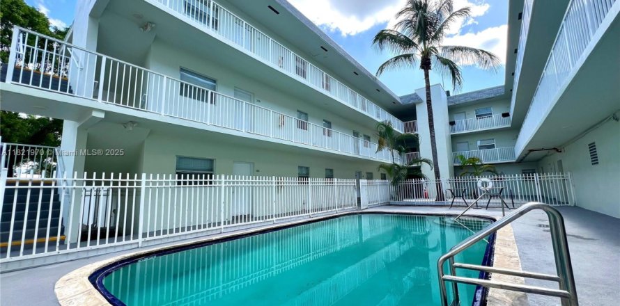 Condo à North Miami, Floride, 1 chambre № 1783669