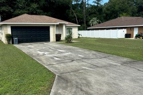 House in Ocala, Florida 3 bedrooms, 127.93 sq.m. № 1688475 - photo 1