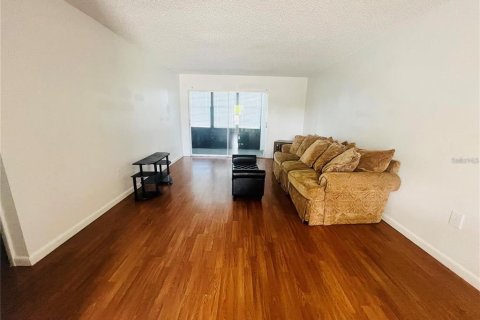 Copropriété à vendre à New Port Richey, Floride: 1 chambre, 68 m2 № 2388358 - photo 12