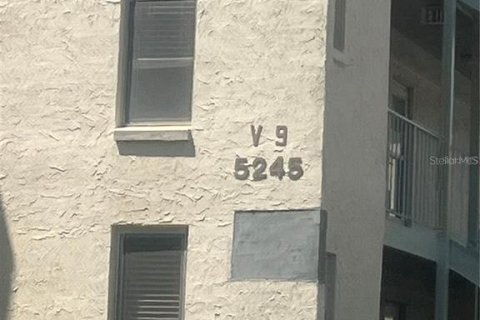 Copropriété à vendre à New Port Richey, Floride: 1 chambre, 68 m2 № 2388358 - photo 20