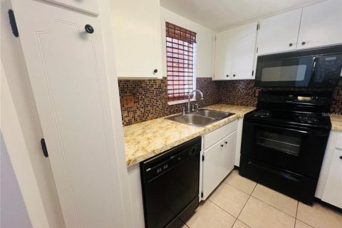 Copropriété à vendre à New Port Richey, Floride: 1 chambre, 68 m2 № 2388358 - photo 8