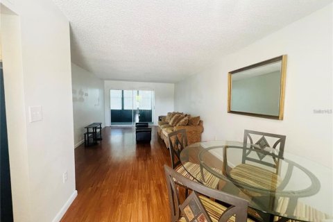 Copropriété à vendre à New Port Richey, Floride: 1 chambre, 68 m2 № 2388358 - photo 10
