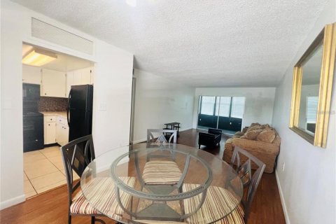 Copropriété à vendre à New Port Richey, Floride: 1 chambre, 68 m2 № 2388358 - photo 9