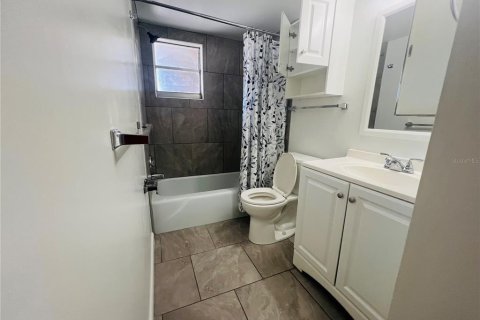 Copropriété à vendre à New Port Richey, Floride: 1 chambre, 68 m2 № 2388358 - photo 13