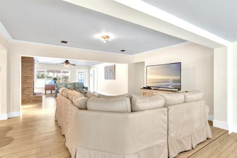 House in Vero Beach, Florida 3 bedrooms, 283.26 sq.m. № 2146921 - photo 8