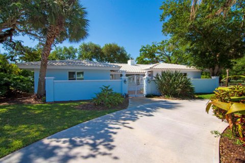 House in Vero Beach, Florida 3 bedrooms, 283.26 sq.m. № 2146921 - photo 3