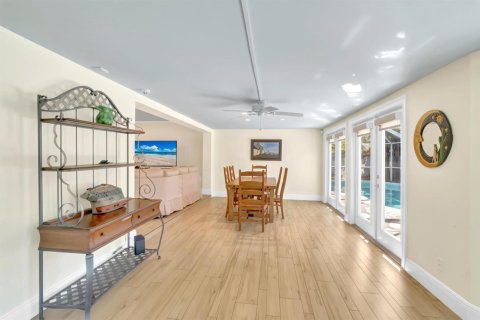 House in Vero Beach, Florida 3 bedrooms, 283.26 sq.m. № 2146921 - photo 14