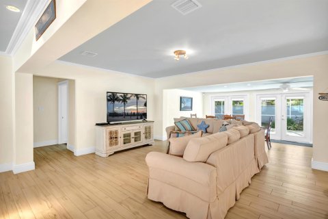 House in Vero Beach, Florida 3 bedrooms, 283.26 sq.m. № 2146921 - photo 7