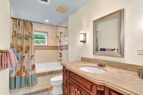 House in Vero Beach, Florida 3 bedrooms, 283.26 sq.m. № 2146921 - photo 22