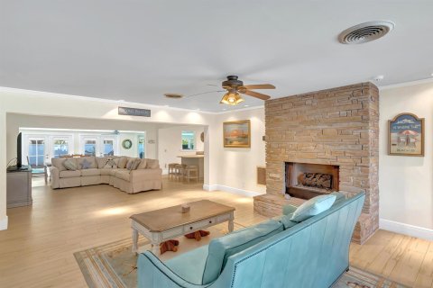 House in Vero Beach, Florida 3 bedrooms, 283.26 sq.m. № 2146921 - photo 2