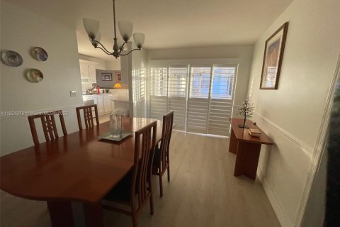 Villa ou maison à vendre à Plantation, Floride: 2 chambres, 120.31 m2 № 1975279 - photo 4