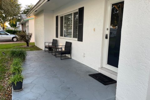 Villa ou maison à vendre à Plantation, Floride: 2 chambres, 120.31 m2 № 1975279 - photo 2