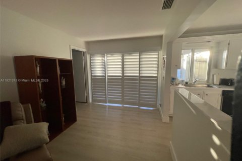 Villa ou maison à vendre à Plantation, Floride: 2 chambres, 120.31 m2 № 1975279 - photo 13