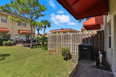 Touwnhouse à vendre à Lauderdale Lakes, Floride: 3 chambres, 146.23 m2 № 1972397 - photo 9