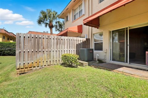 Touwnhouse à vendre à Lauderdale Lakes, Floride: 3 chambres, 146.23 m2 № 1972397 - photo 8