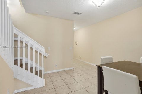 Touwnhouse à vendre à Lauderdale Lakes, Floride: 3 chambres, 146.23 m2 № 1972397 - photo 7